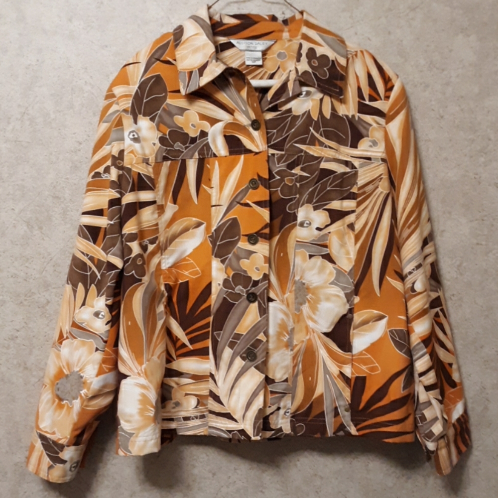 Allison Daley button up jacket/blouse top.
